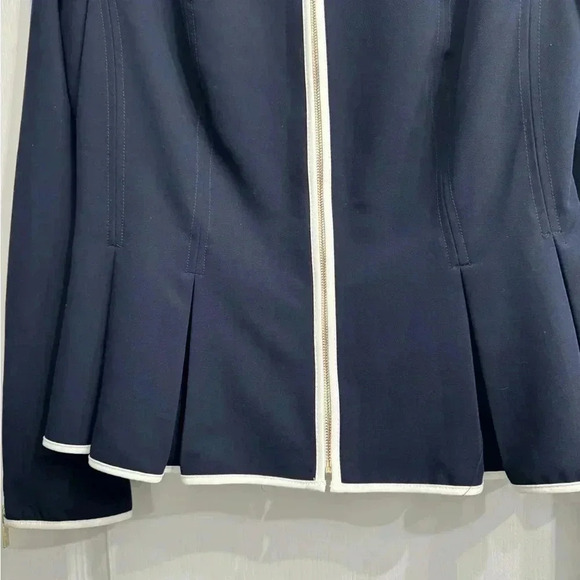 Tommy Hilfiger exquisite vest NWT. Ptp 18” shoulder to hem 23” - Picture 3 of 6